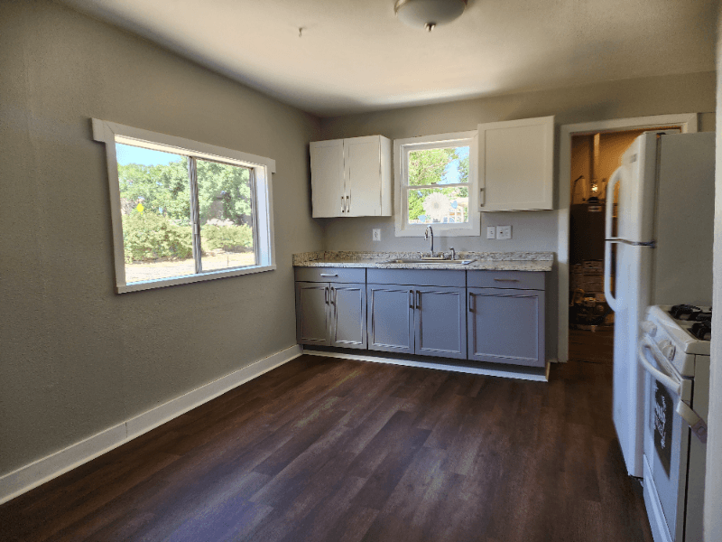Clifton House: 646 Lois Street