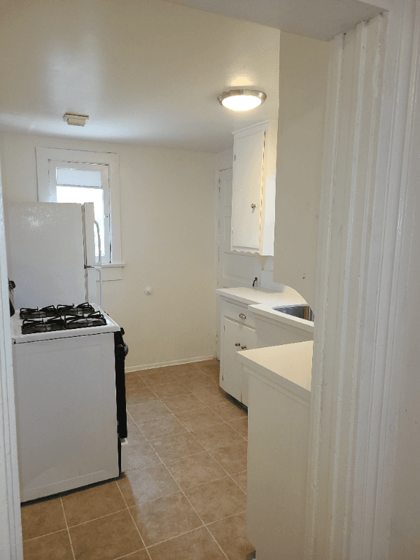 Pasadena Apartment: 695 Cordova St