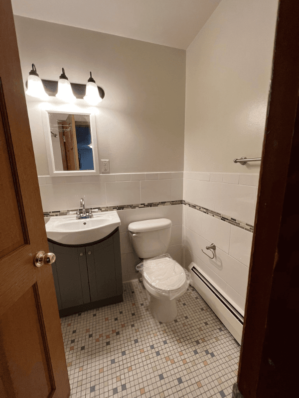Saint Paul Apartment: 2026 Brewster St