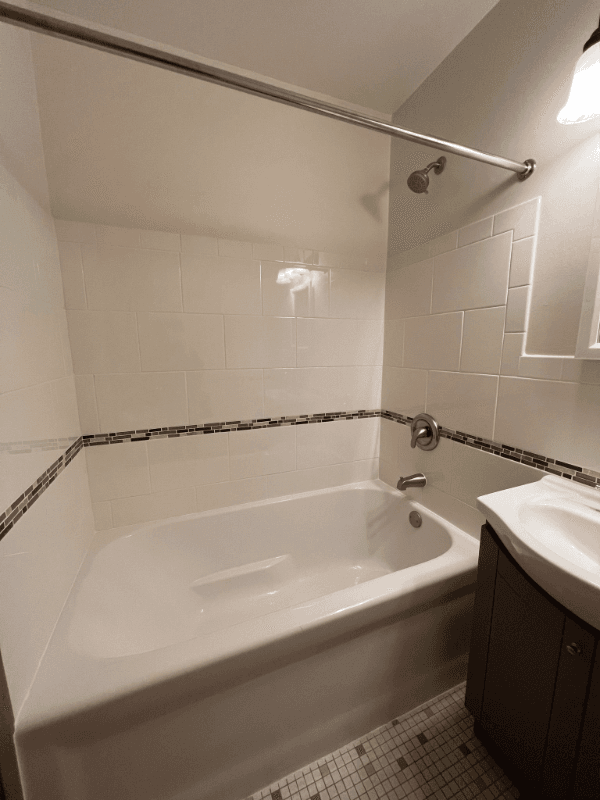 Saint Paul Apartment: 2026 Brewster St