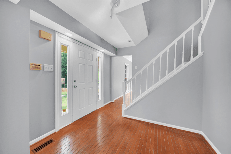 Owings Mills House: 27 Preakness ct
