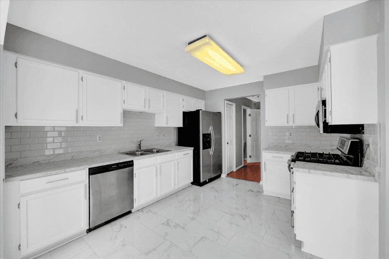 Owings Mills House: 27 Preakness ct