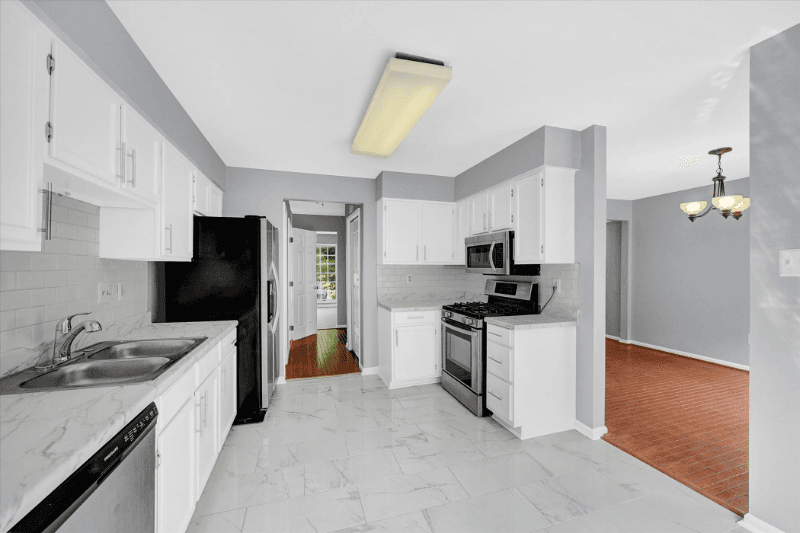 Owings Mills House: 27 Preakness ct