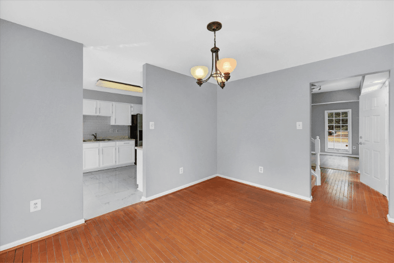 Owings Mills House: 27 Preakness ct