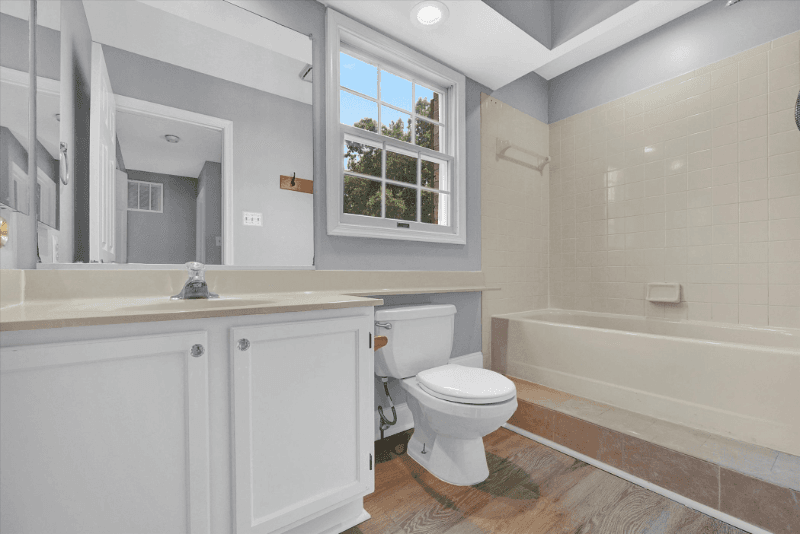 Owings Mills House: 27 Preakness ct