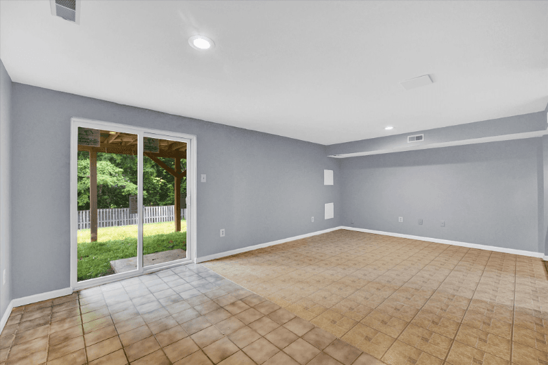Owings Mills House: 27 Preakness ct