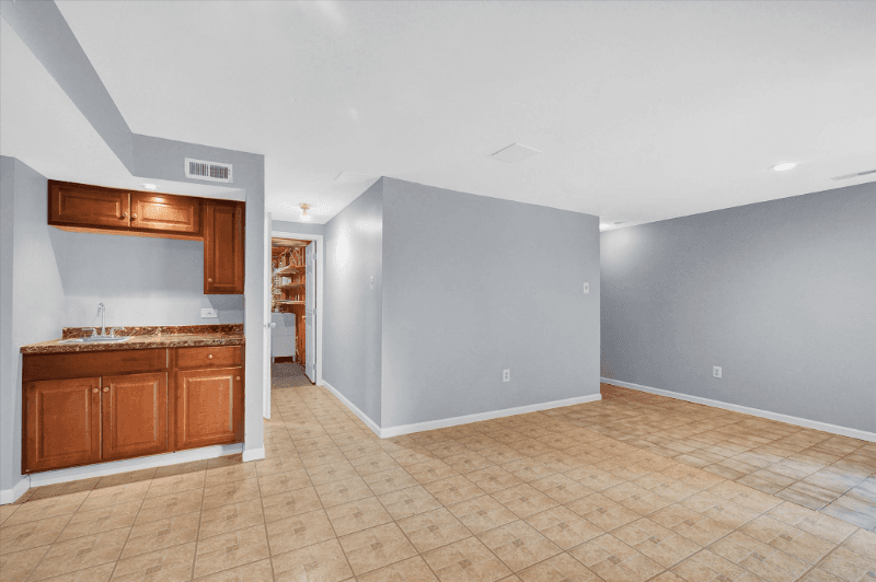 Owings Mills House: 27 Preakness ct