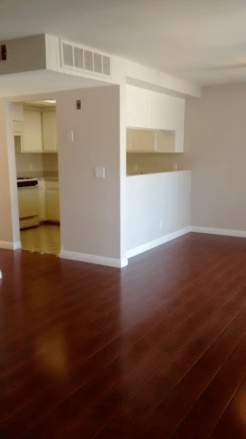 Van Nuys Apartment: 6910 Kester Ave