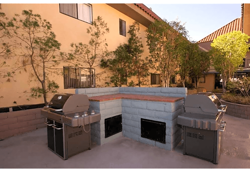 Van Nuys Apartment: 6910 Kester Ave