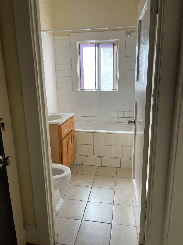 Oakland House: 3524 Foothill Blvd