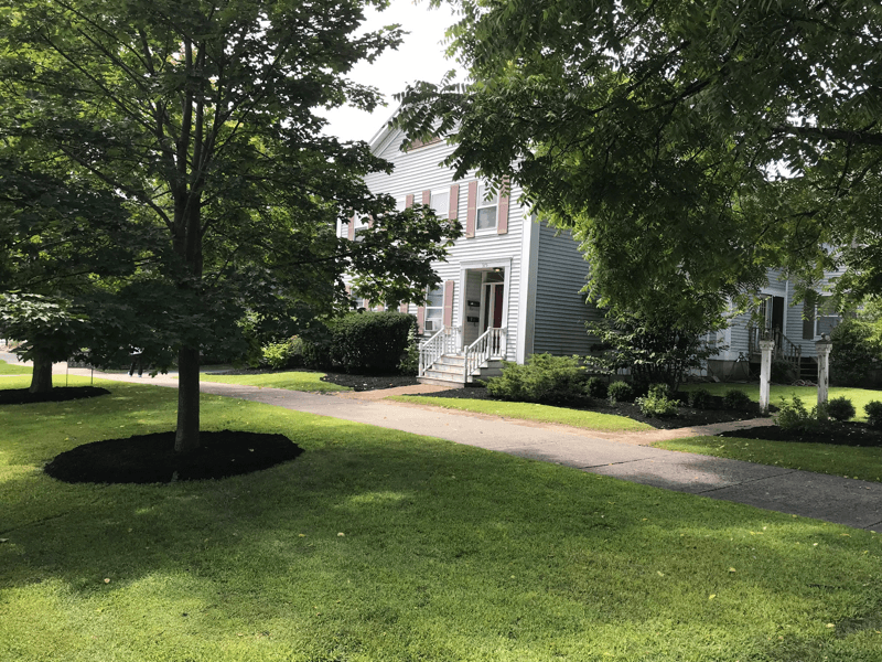 Saratoga Springs House: 575 North Broadway