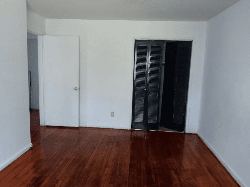 Cincinnati House: 1600 Cresthill Ave