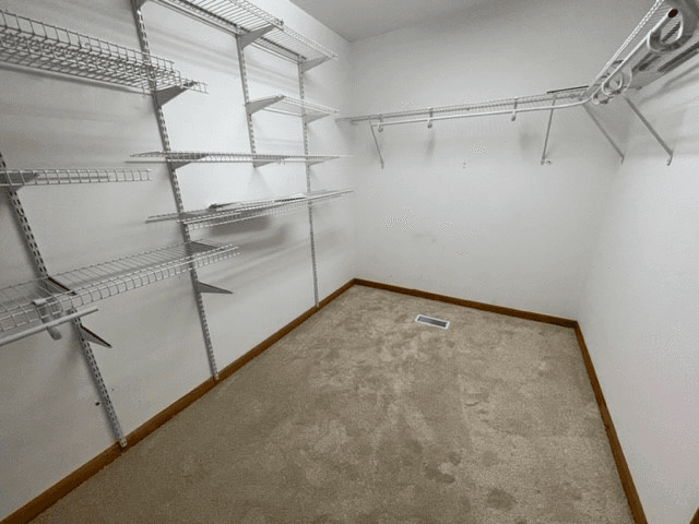 Naperville House: 1660 Whistler Court