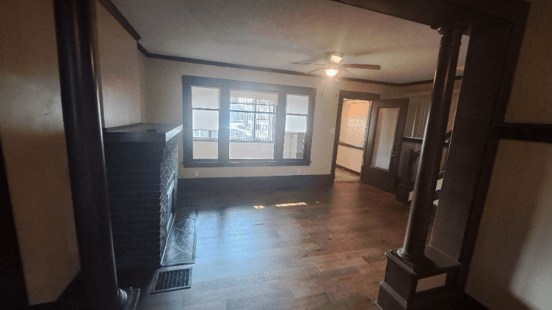 Geneva House: 9000 N Broadway