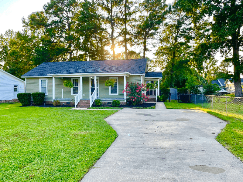 Florence House: 605 Thicket Pl.