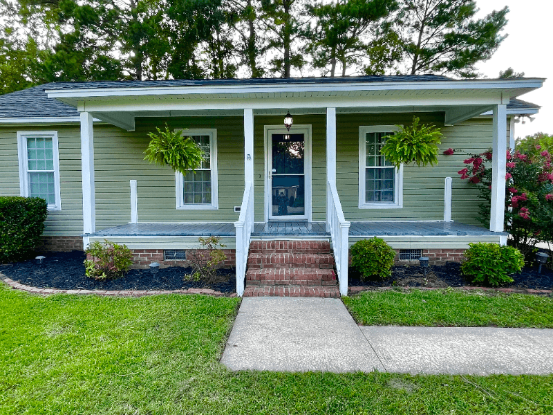 Florence House: 605 Thicket Pl.
