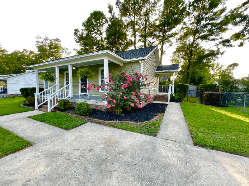 Florence House: 605 Thicket Pl.