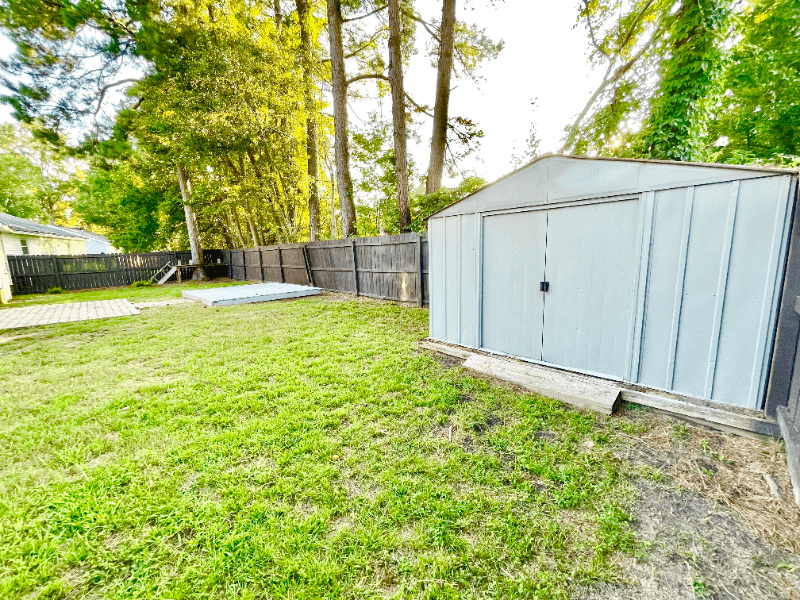 Florence House: 605 Thicket Pl.