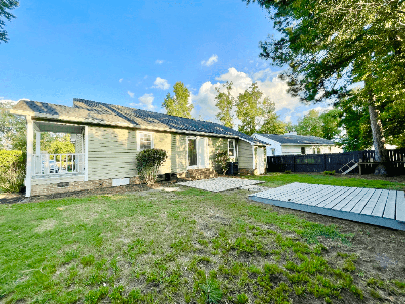 Florence House: 605 Thicket Pl.