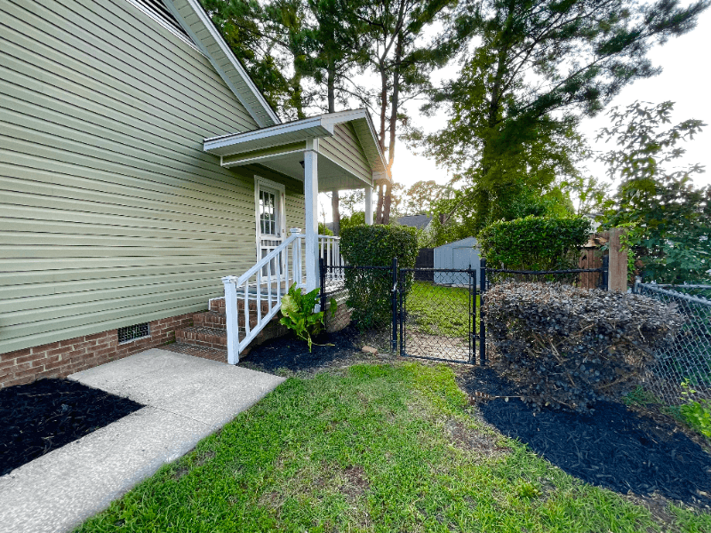 Florence House: 605 Thicket Pl.