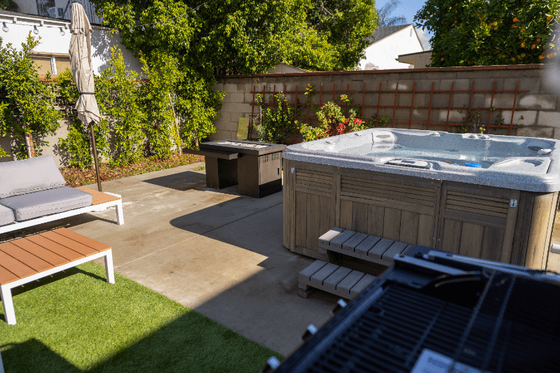 North Hollywood House: 5756 Case Ave
