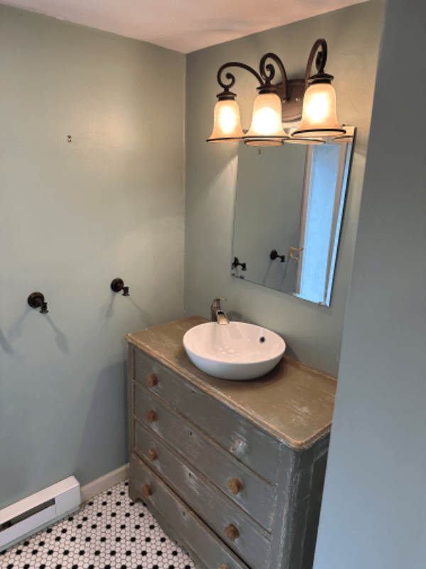 Bloomingburg House: 271 Stone Schoolhouse Rd