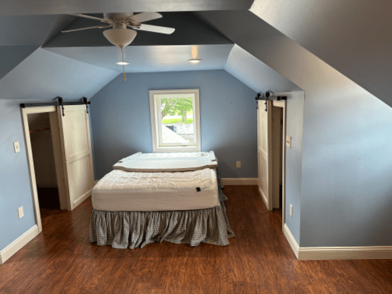 Bloomingburg House: 271 Stone Schoolhouse Rd