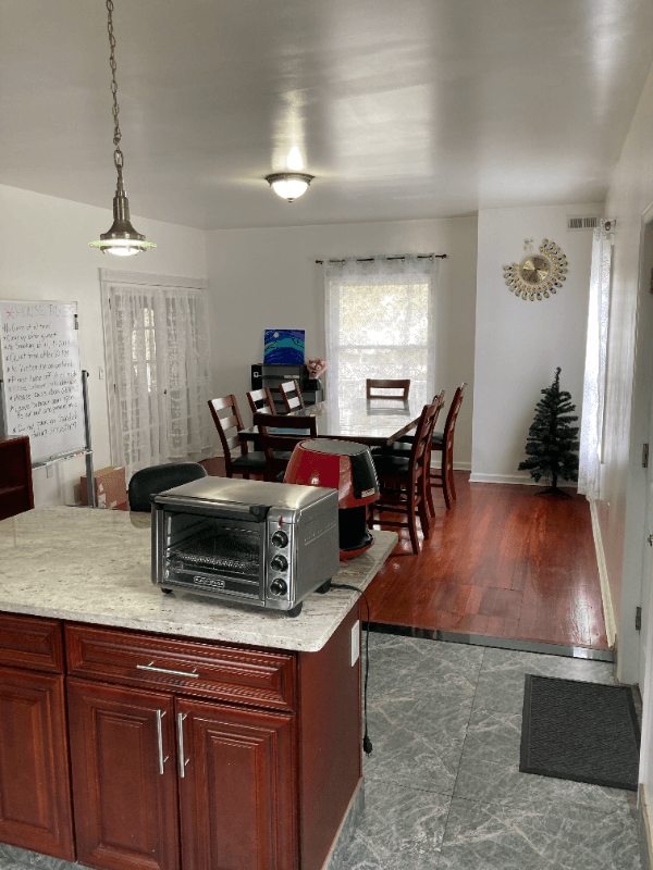 QUINCY House: 72 Standish Ave
