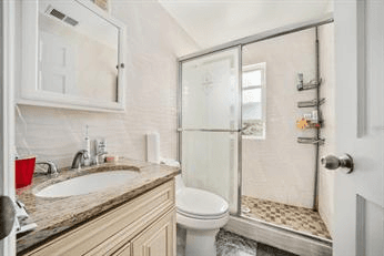 QUINCY House: 72 Standish Ave