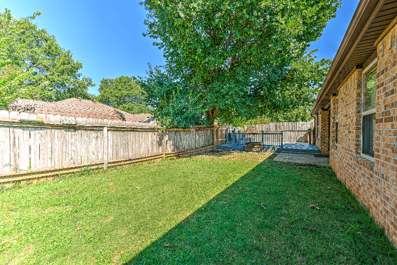 Bentonville House: 103 NE Chicory Ln