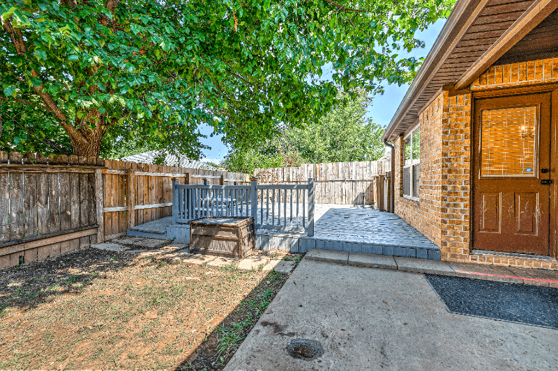 Bentonville House: 103 NE Chicory Ln