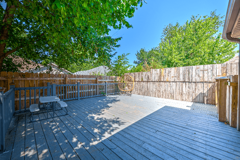 Bentonville House: 103 NE Chicory Ln