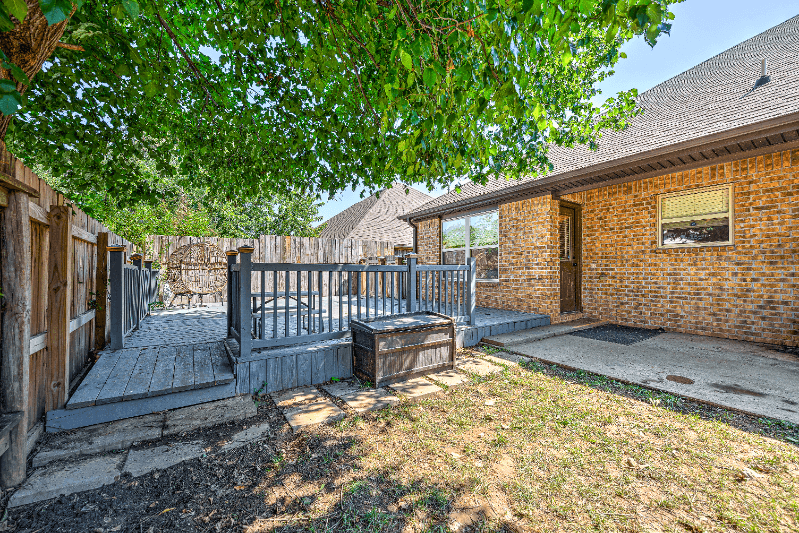 Bentonville House: 103 NE Chicory Ln