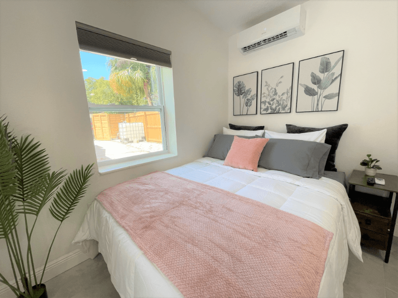 Saint Petersburg House: 1821 30th Ave N