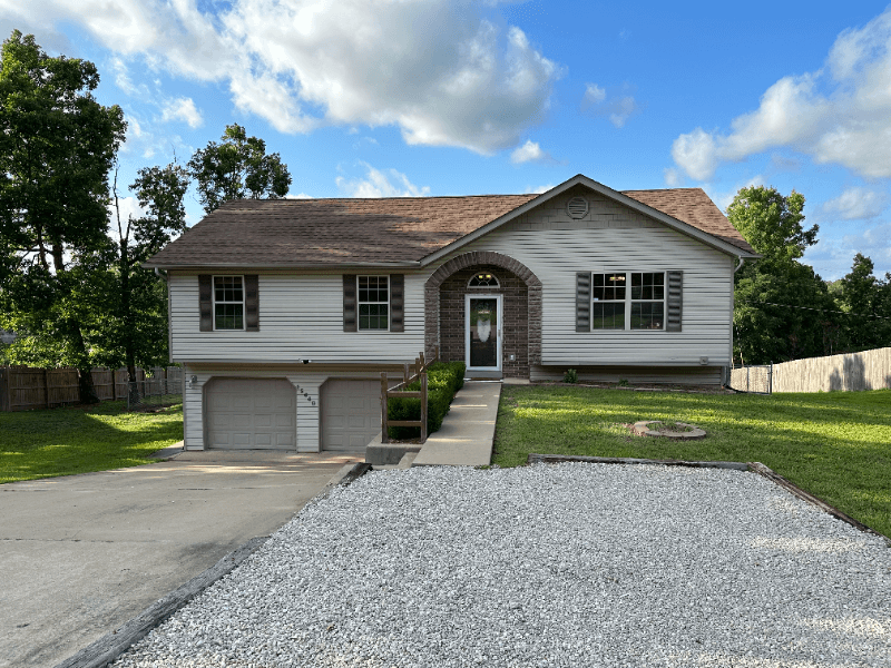 Saint Robert House: 15640 Top Drive