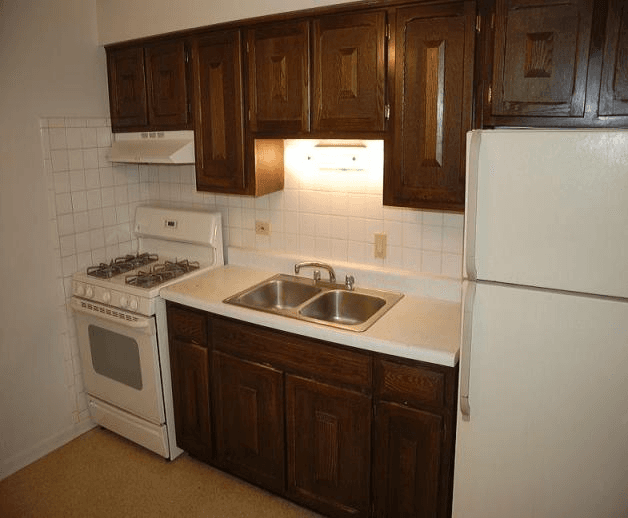 Schiller Park Apartment: 9234 Susy Lane