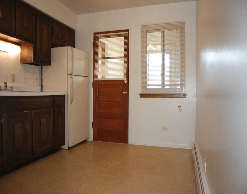 Schiller Park Apartment: 9234 Susy Lane
