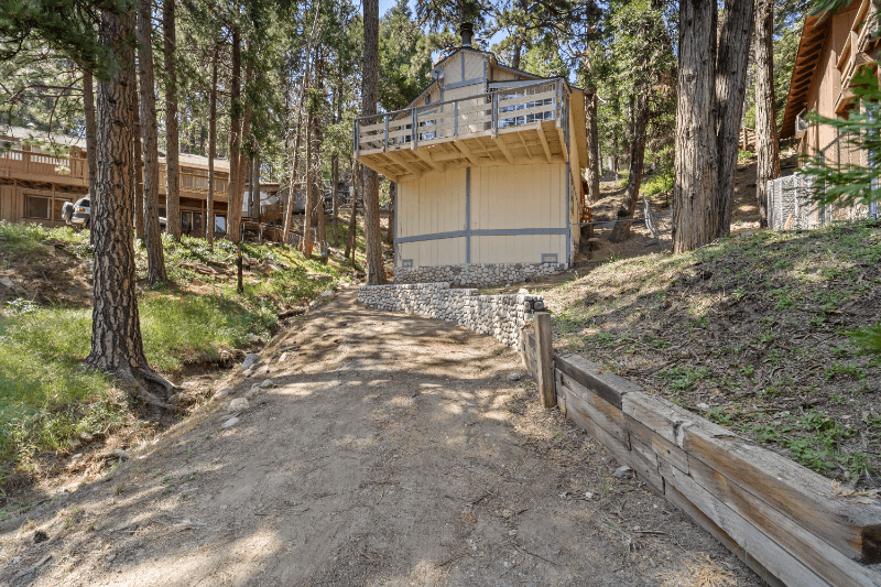 Running Springs House: 31335 Circle View Drive