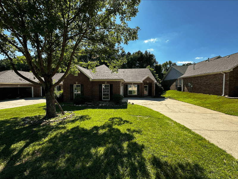 Alabaster House: 108 gardenside Dr