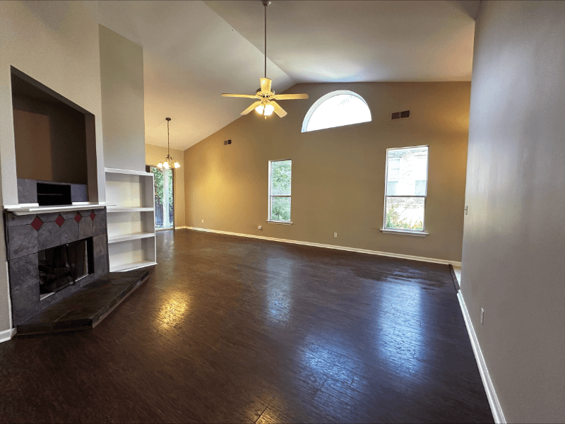 Alabaster House: 108 gardenside Dr