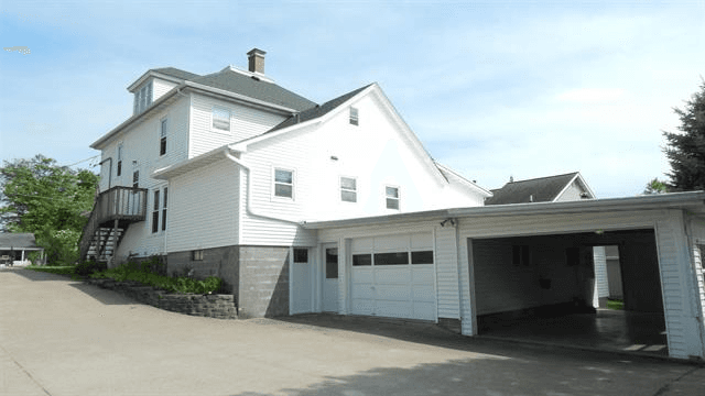 Platteville Townhome: 386 Ellen St