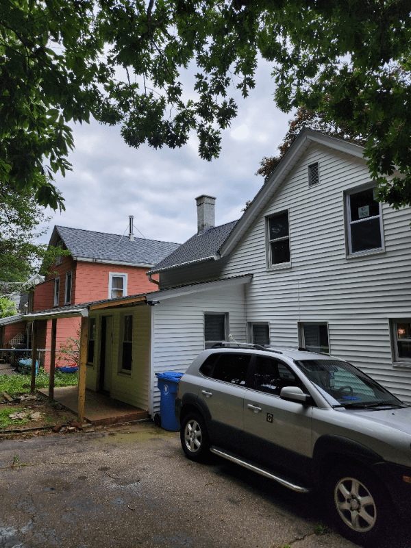 Norwich House: 302 Laurel Hill Ave