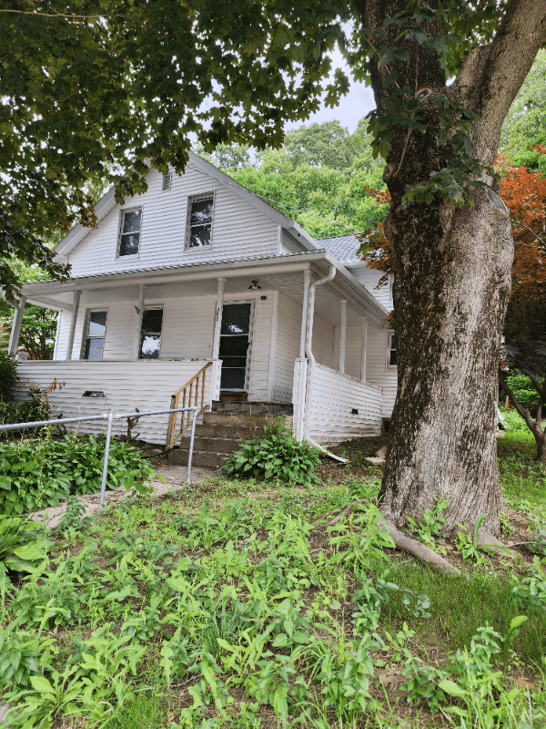 Norwich House: 302 Laurel Hill Ave