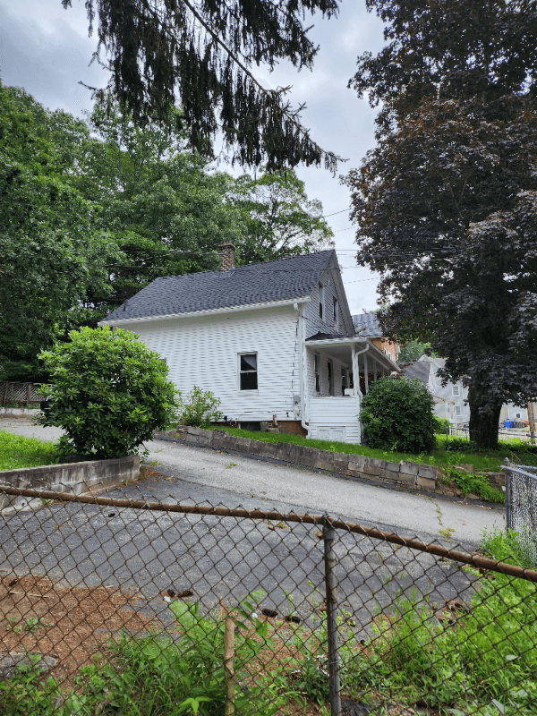 Norwich House: 302 Laurel Hill Ave