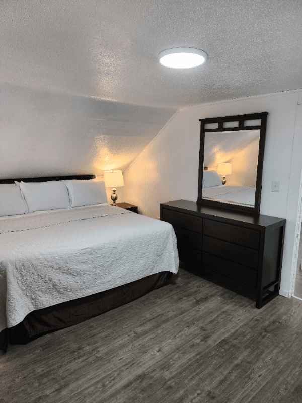 Norwich House: 302 Laurel Hill Ave