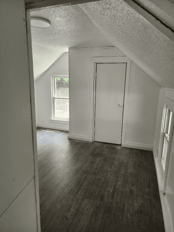 Norwich House: 302 Laurel Hill Ave