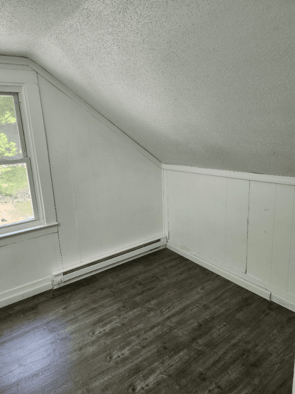Norwich House: 302 Laurel Hill Ave