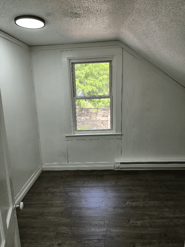 Norwich House: 302 Laurel Hill Ave
