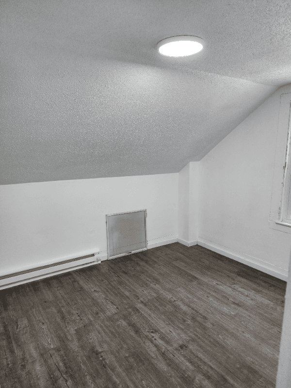 Norwich House: 302 Laurel Hill Ave