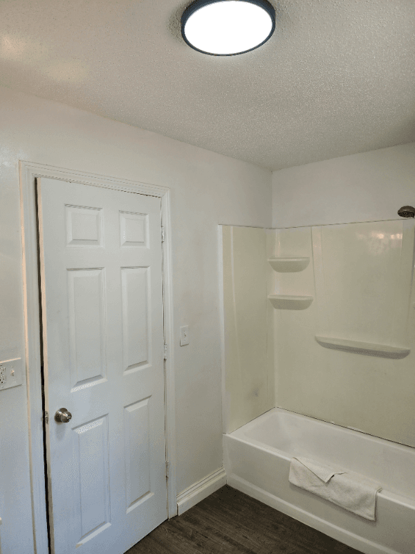 Norwich House: 302 Laurel Hill Ave